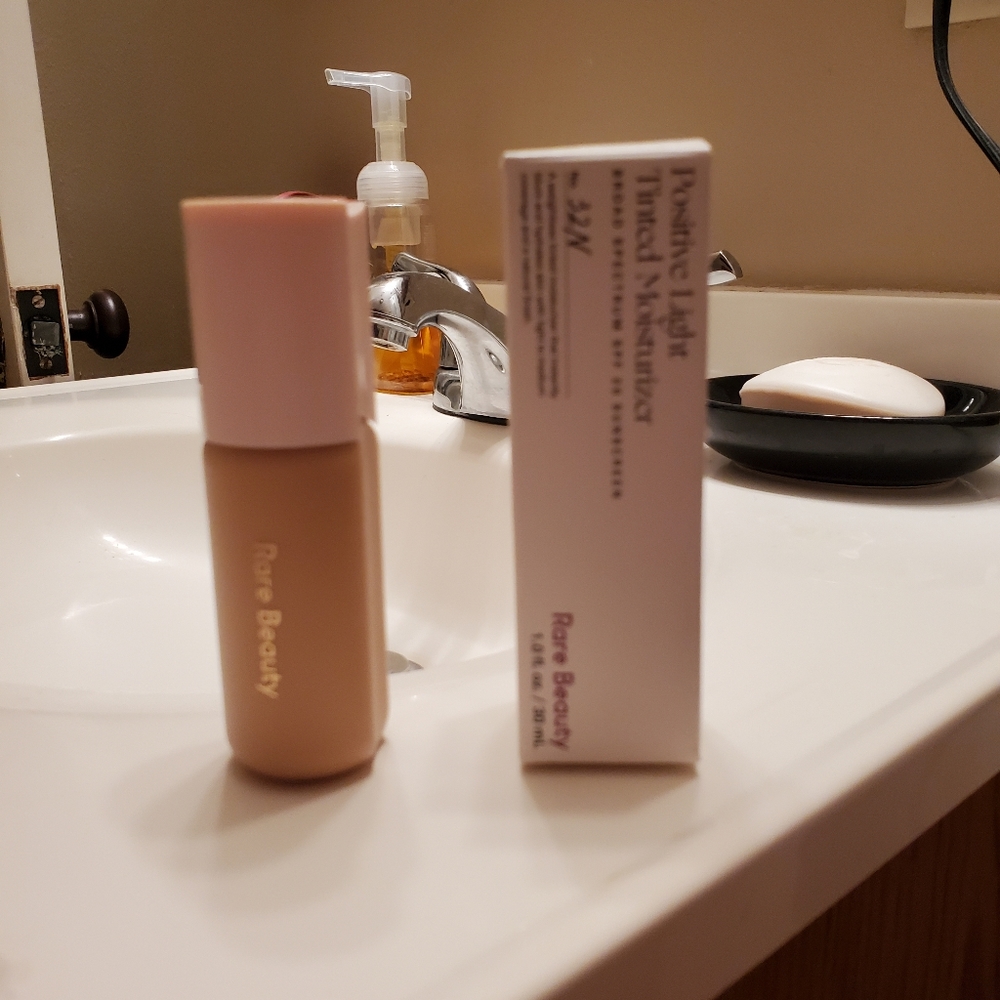 BNIB Rare Beauty Tinted Moisturizer